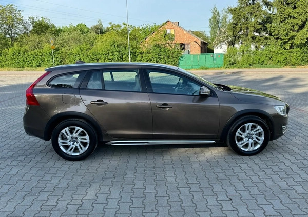 Volvo V60 Cross Country cena 55900 przebieg: 225000, rok produkcji 2015 z Puławy małe 742